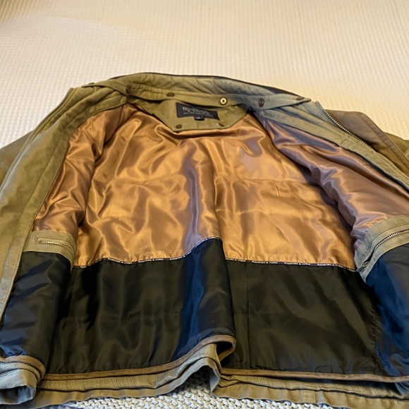 Roundtree & Yorke Olive Jacket with Brown Details - Picture 5 of 7